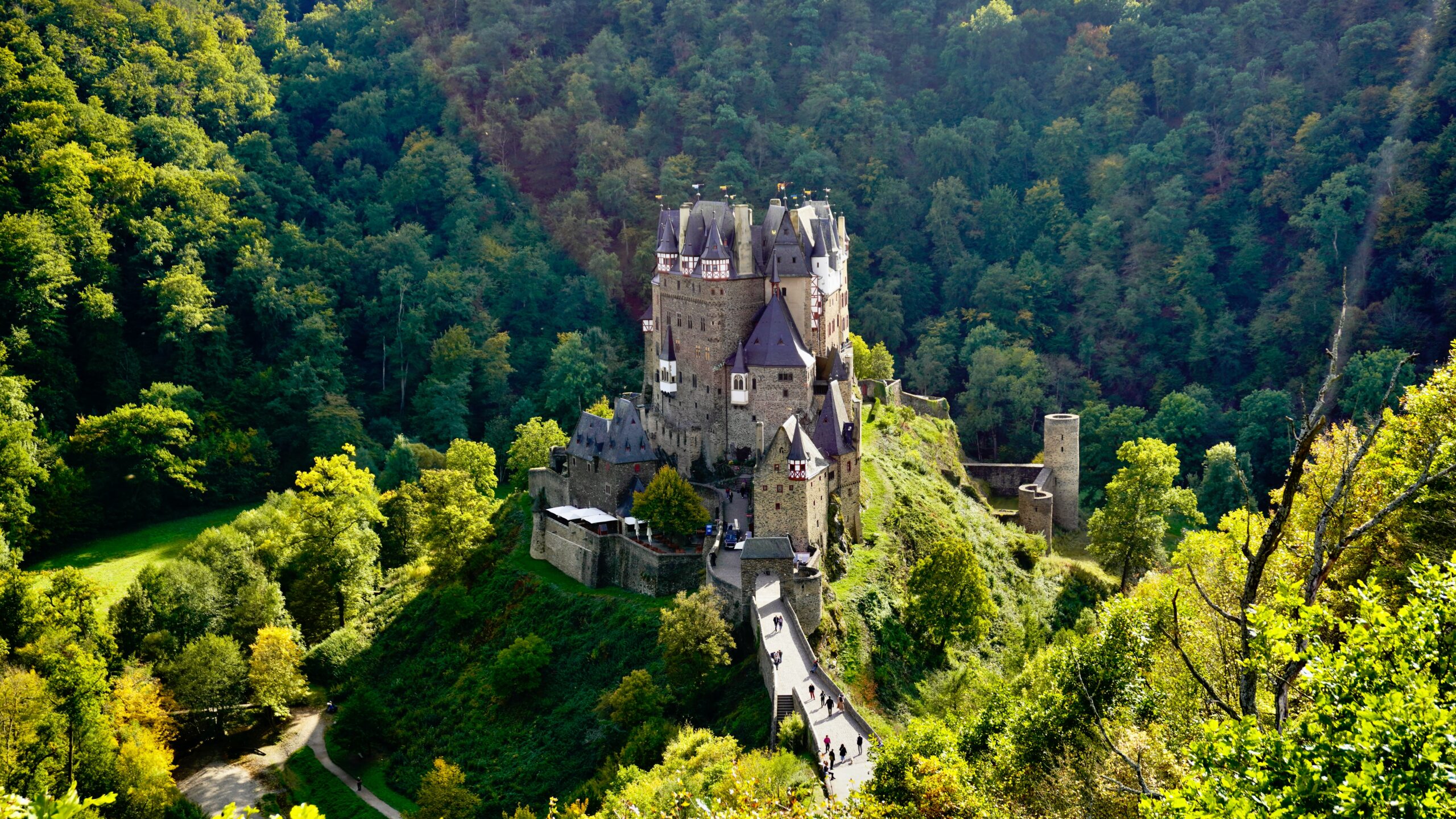 Burg Eltz Day Trip - Camping And Trekking