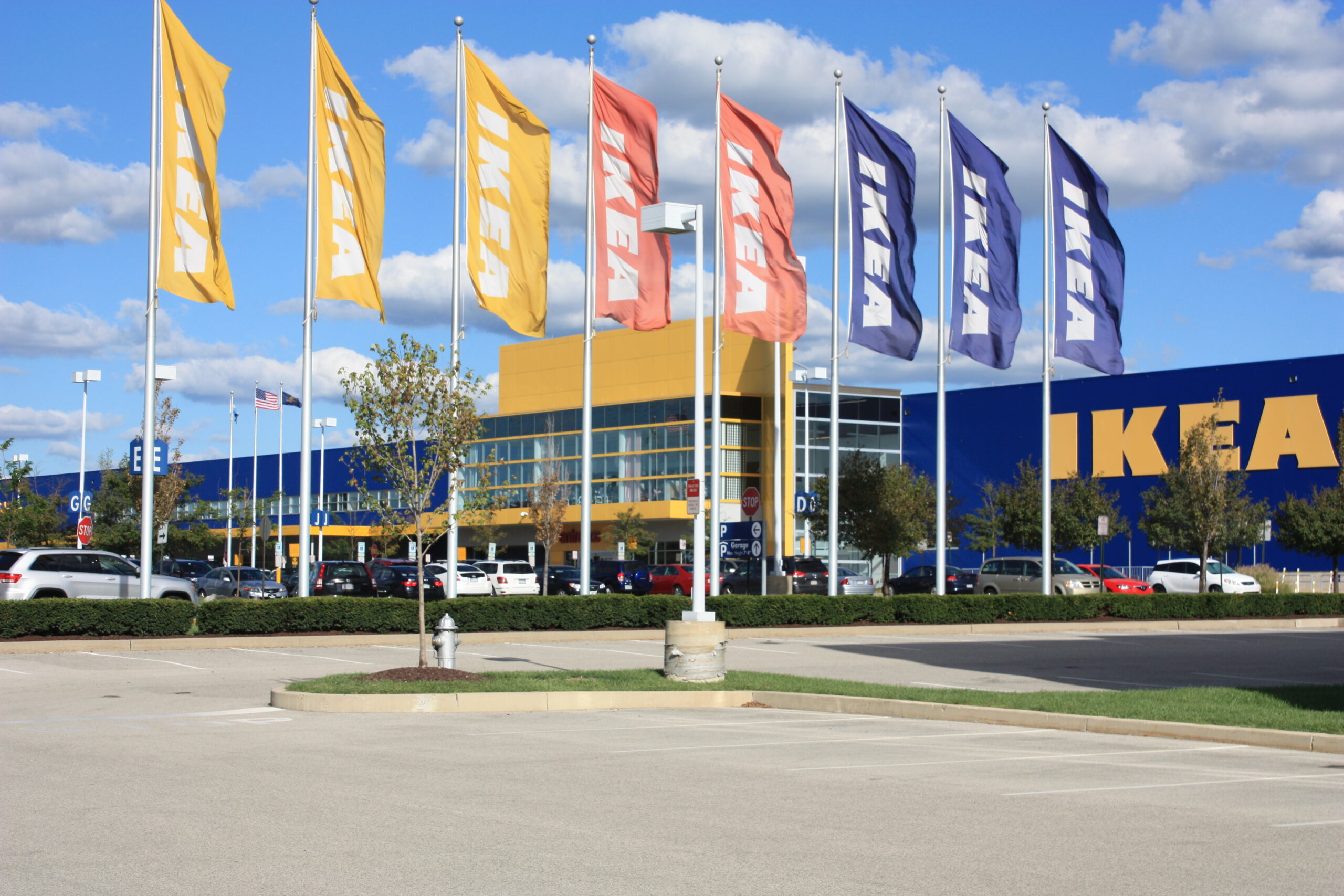 CC BY-SA 2.0 an ikea building with vehicles in the parking lot